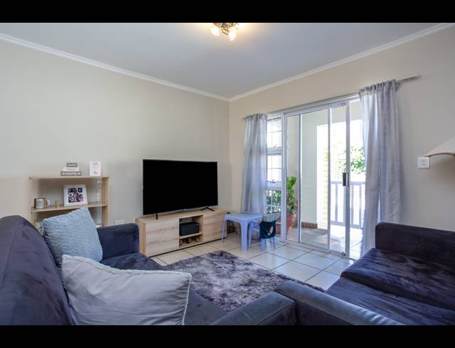 2 BEDROOM APARTMENT FOR SALE IN WYNBERG UPPER